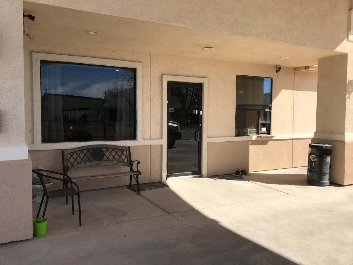 Big Lake Inn And Suites Exterior photo